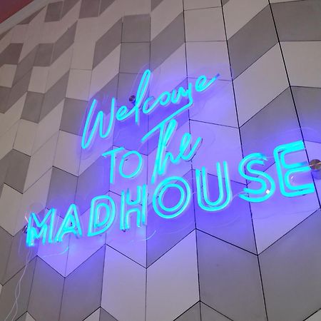 Mad Monkey Dumaguete Hostel Dumaguete City ภายนอก รูปภาพ