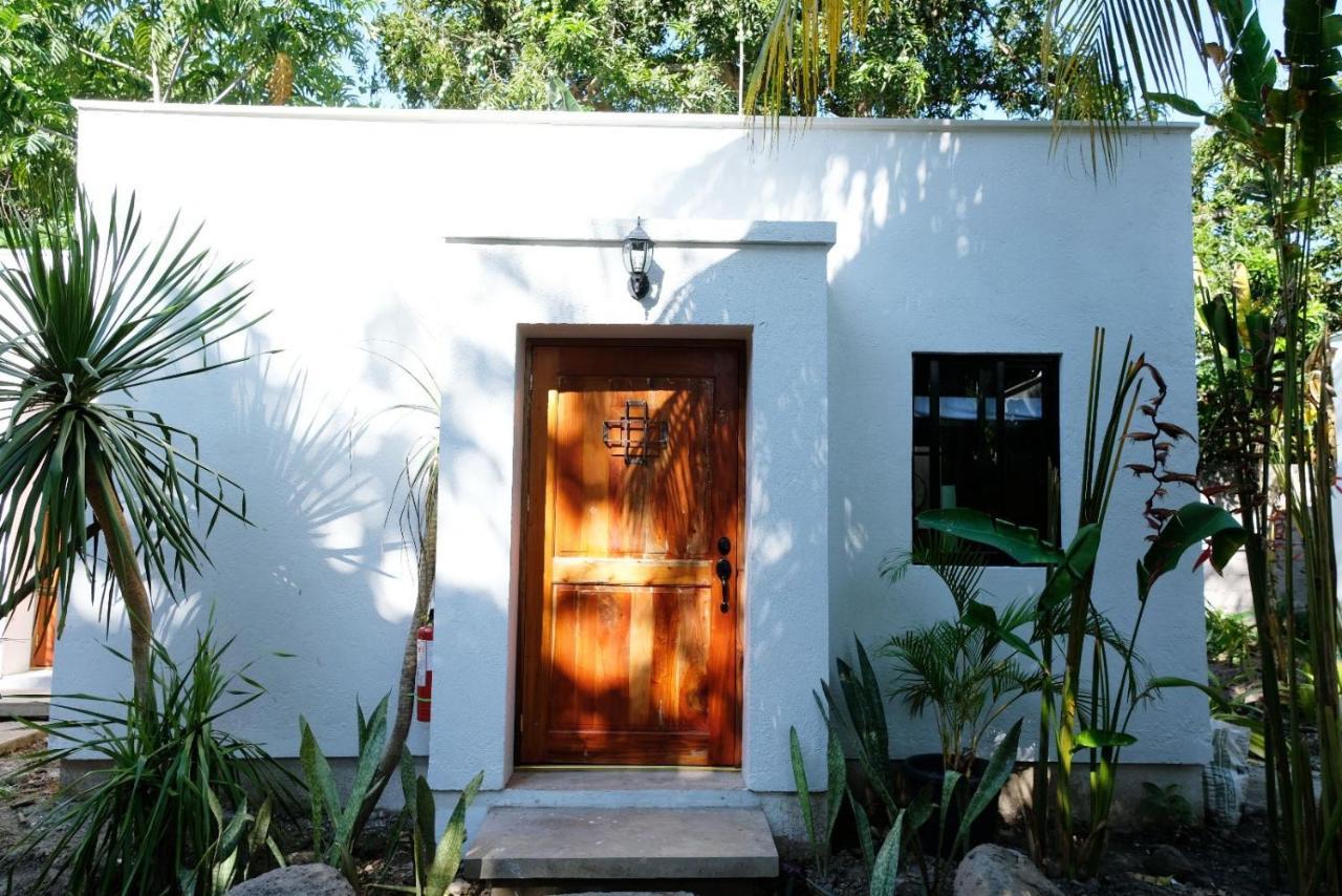 Mad Monkey Dumaguete Hostel Dumaguete City ภายนอก รูปภาพ