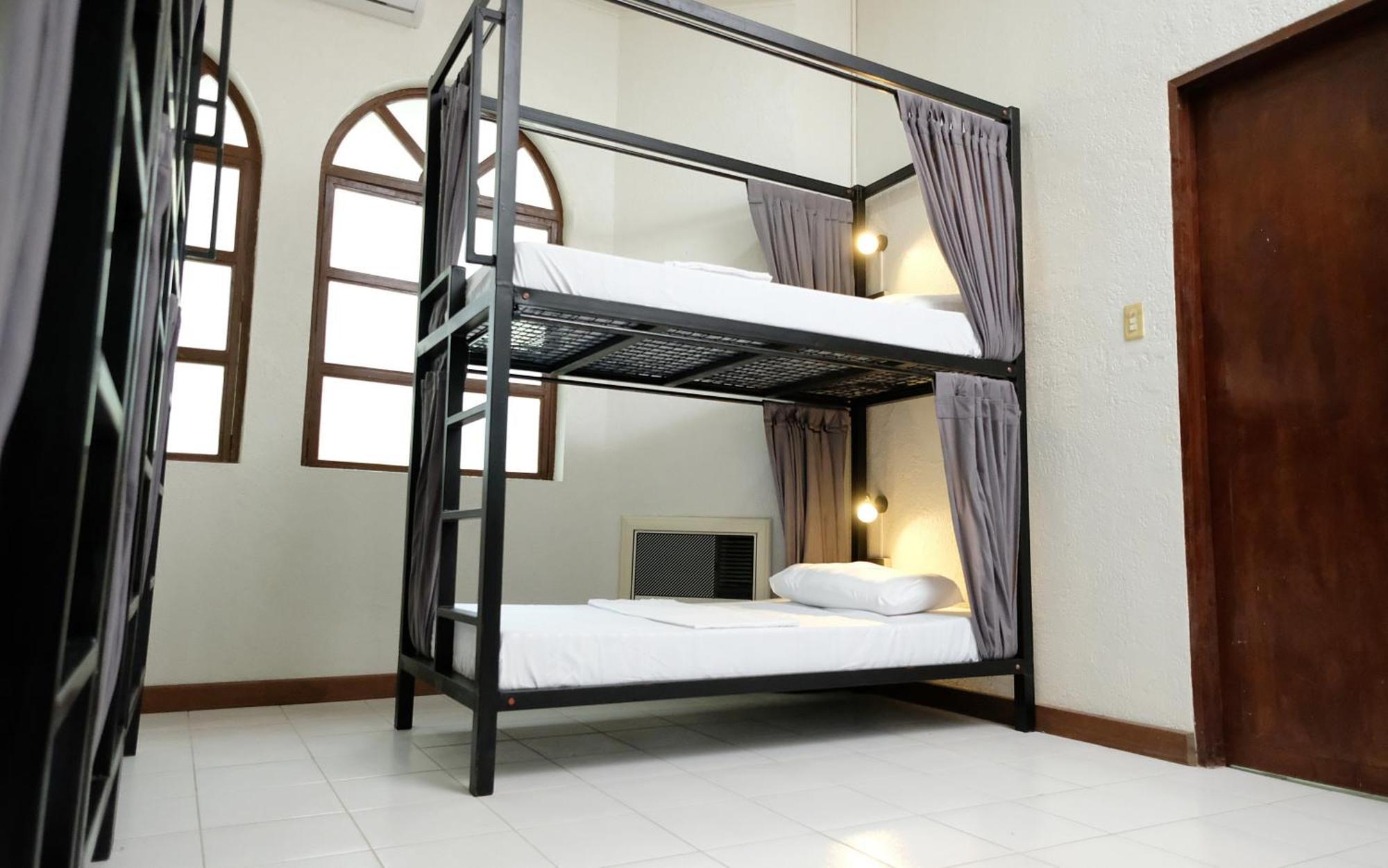 Mad Monkey Dumaguete Hostel Dumaguete City ภายนอก รูปภาพ