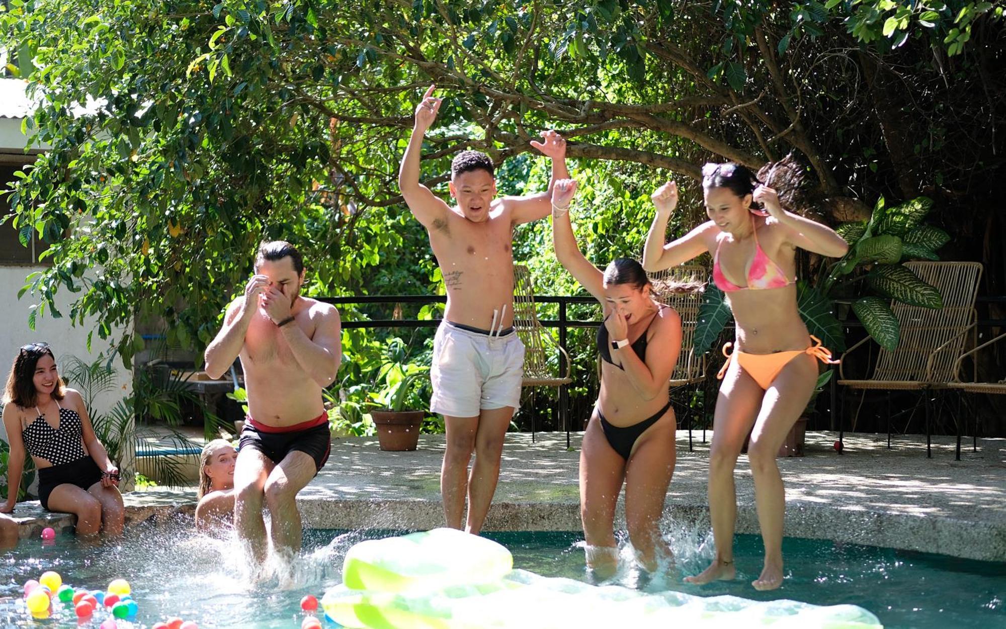 Mad Monkey Dumaguete Hostel Dumaguete City ภายนอก รูปภาพ