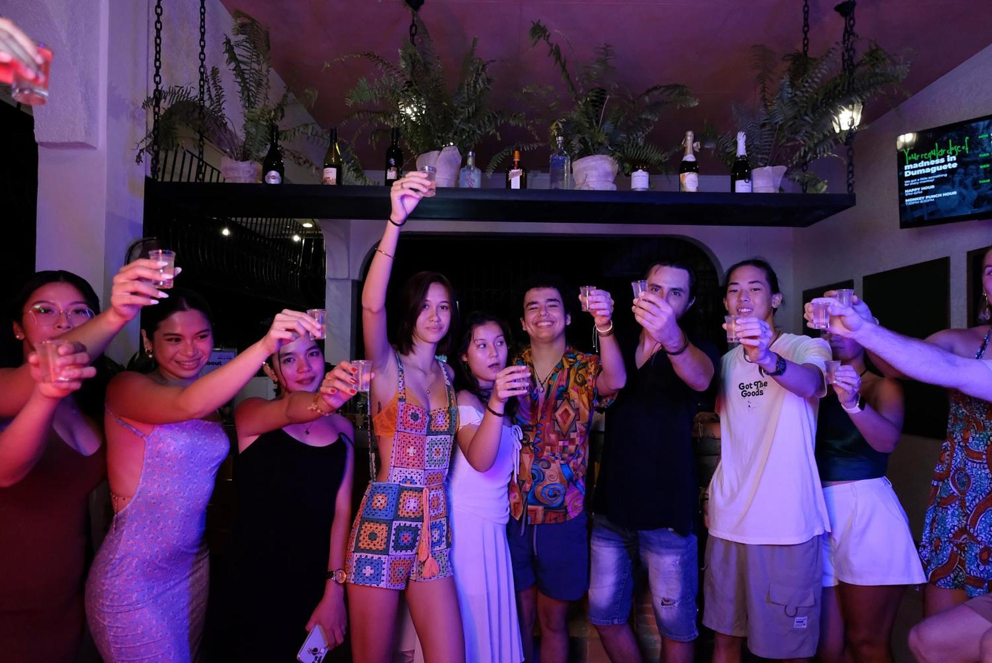 Mad Monkey Dumaguete Hostel Dumaguete City ภายนอก รูปภาพ