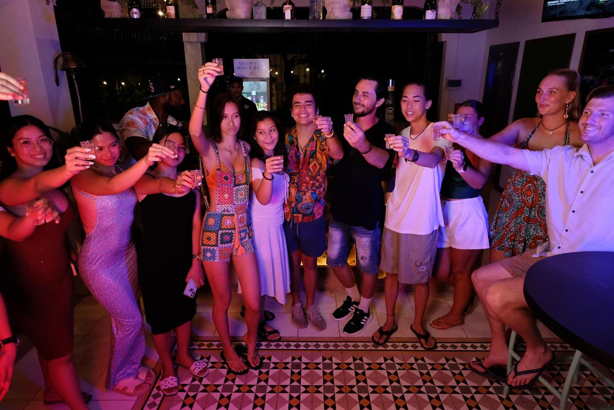 Mad Monkey Dumaguete Hostel Dumaguete City ภายนอก รูปภาพ